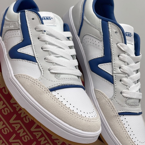 Vans WMNS Lowland Cc Jmp R
Court Navy/White
VN0007P2NAV
Sneakers - Picture 6 of 16